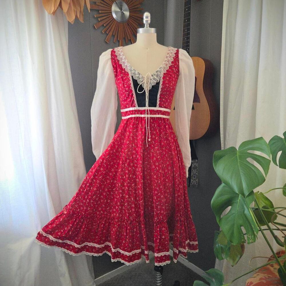 Gunne Sax Red Floral Midi Dress Size S 7 Lace Up Corset Velvet Prairie Vintage